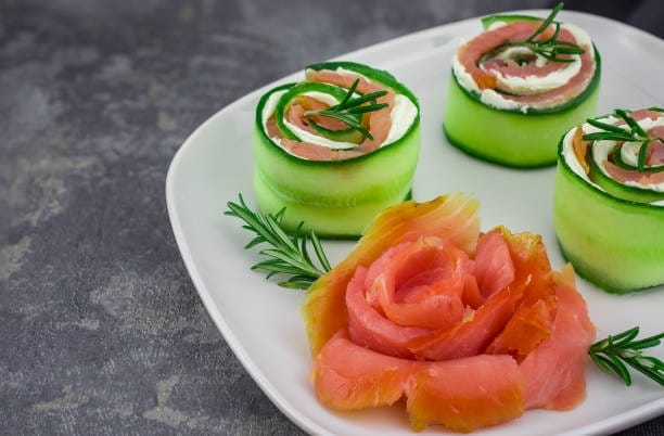 chatelaine smoked salmon roll on cucumber recipe