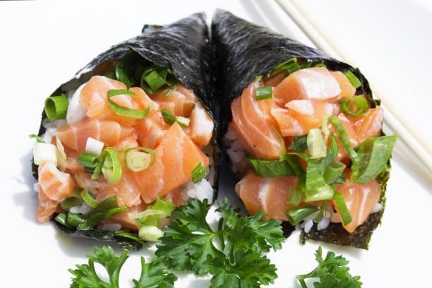 temaki salmon chreem cheese